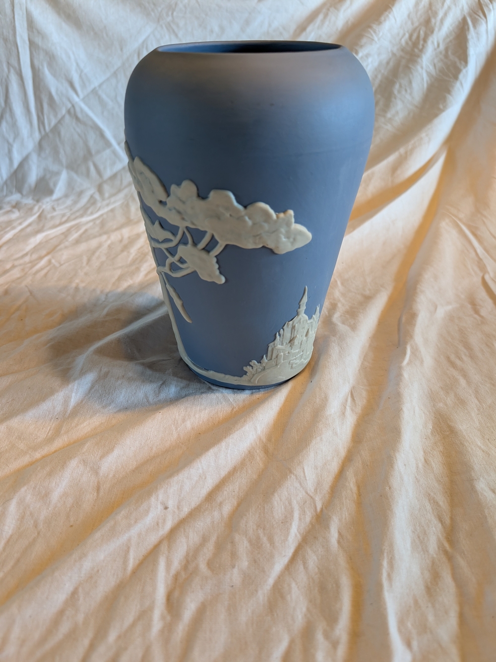 2/120$ Vintage ESCANADA Blue and White Relief Vase